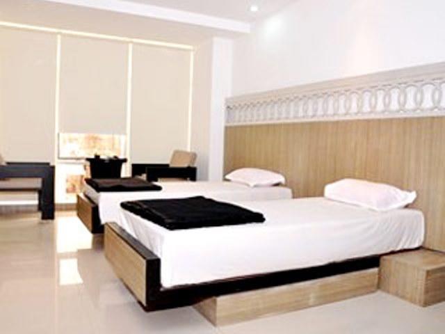 Hiland Inn Kolkata Room photo
