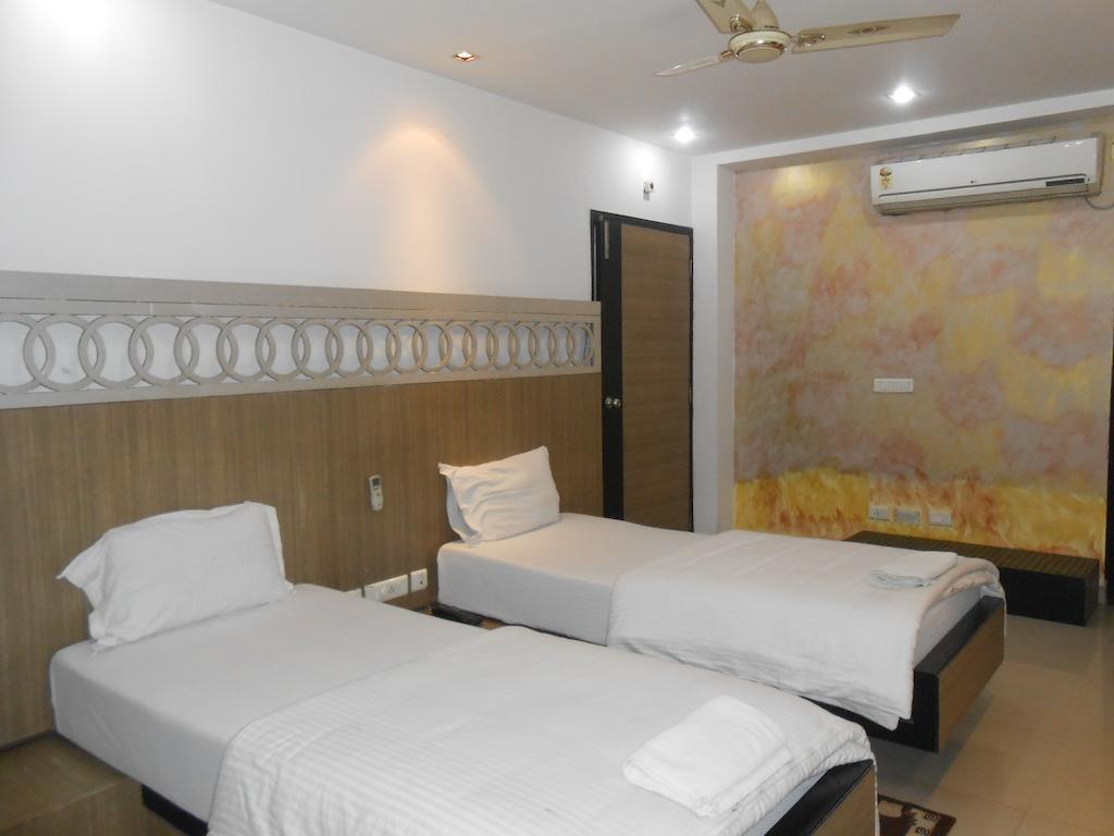 Hiland Inn Kolkata Exterior photo